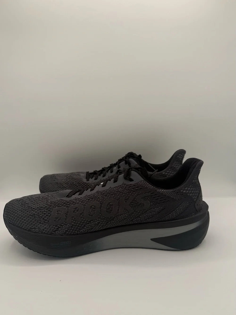 Brooks hyperion running